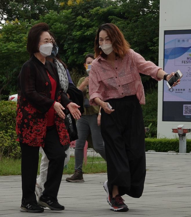 瓊瑤（左）與媳婦何琇瓊。陳德興攝