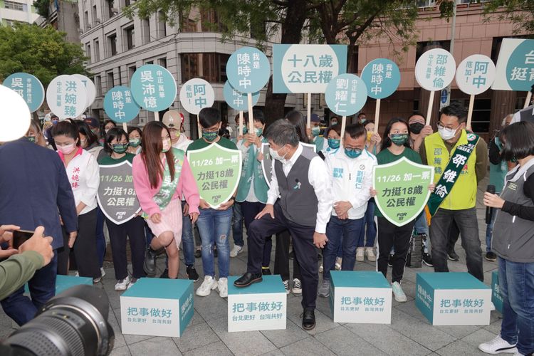 陳時中（前中）被問到韓流是否再起時表示，很難判斷。陳德興攝