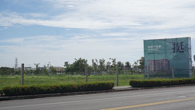 岡山目前最貴地價位於87期重劃區，每坪成交7字頭。葉家銘設