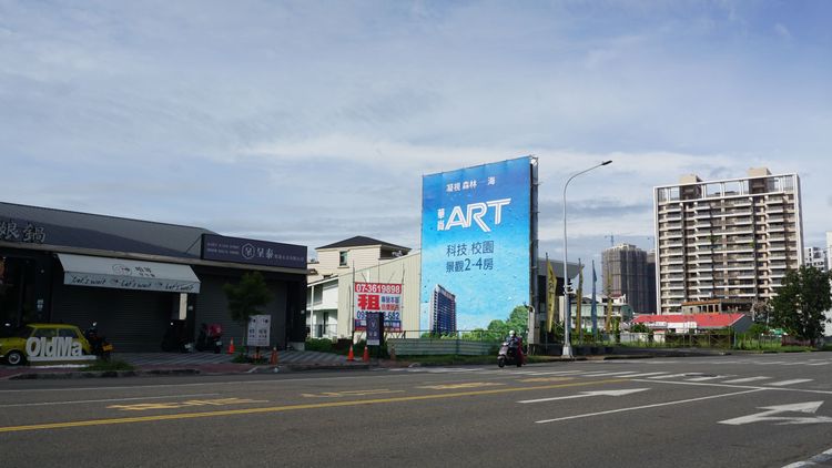 楠梓高雄大學特區預售屋，今年全面挑戰3字頭成交行情。葉家銘攝