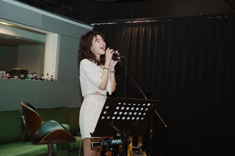 蔡恩雨演唱新歌《不要讓我太喜歡你》。華納音樂提供