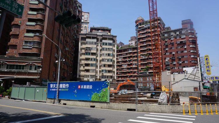 選購夜市宅建議與夜市要有一定距離，較容兼顧生活品質與消費便利。葉家銘攝