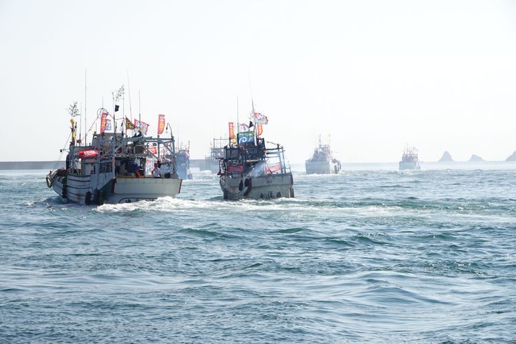 遶境船團聲勢浩大。林泊志攝