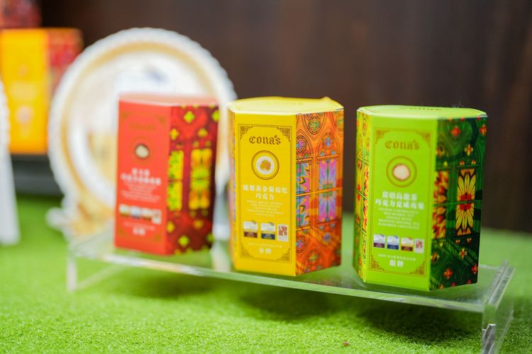 圖中的鳳梨黃金葡萄乾巧克力，曾獲金牌獎肯定。田欣雲攝