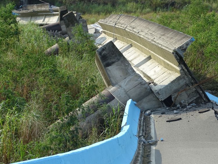 崙天橋再難修復。江孟謙攝