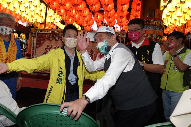 陳時中向黃珊珊問好。陳德興攝