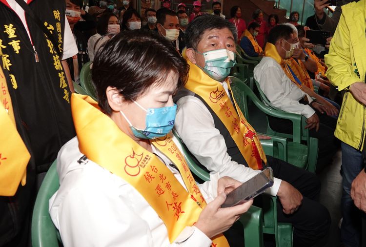 陳時中說，黃珊珊好像和其他候選人有一些話要談。陳德興攝