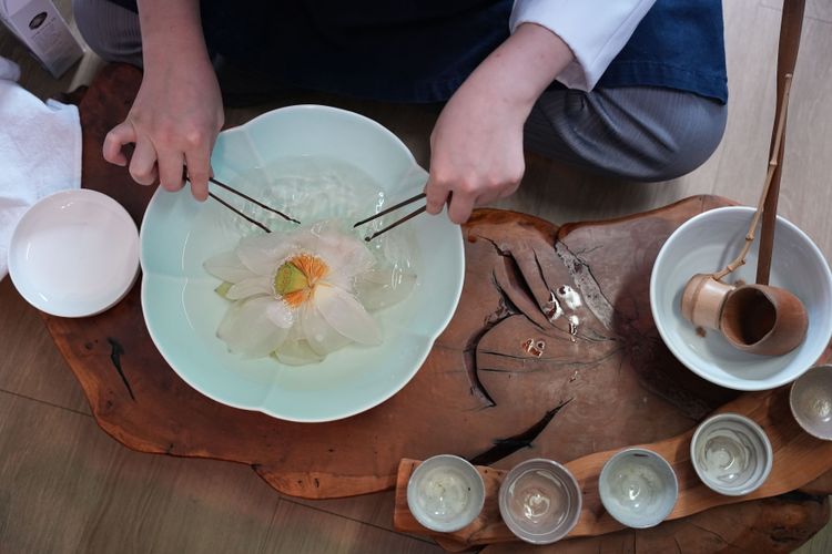用餐結束後還能在廚師的帶領下體驗韓國茶道。黃盈甄攝