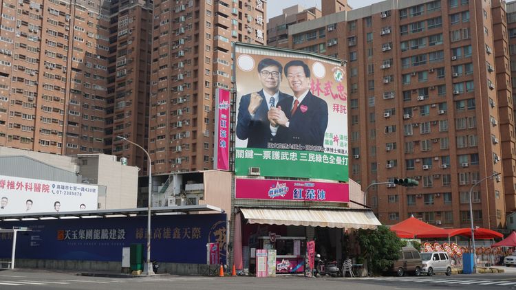 該店面目前承租給飲料店，月租1.5萬元，若連同戶外看板租金，推估頂多3~4萬元。葉家銘攝