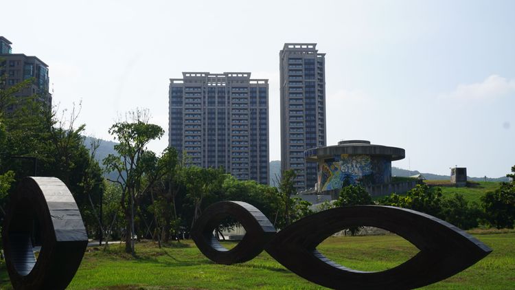 「美術帝國」是美術館特區唯一像東面美術公園的豪宅。葉家銘攝