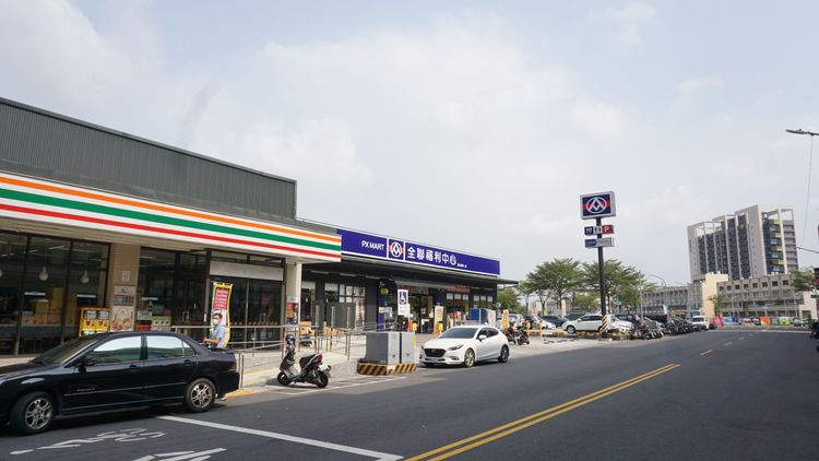 77期重劃區居住人口大幅提升，生活圈內有超商與全聯，區段房價今年出現大幅上揚。葉家銘攝