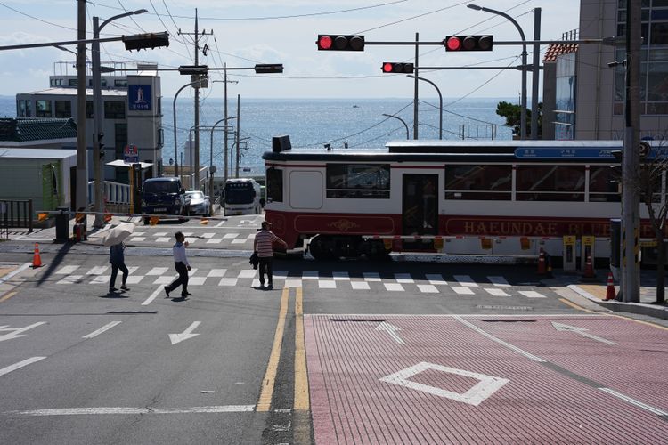 韓版灌籃高手平交道。黃盈甄攝