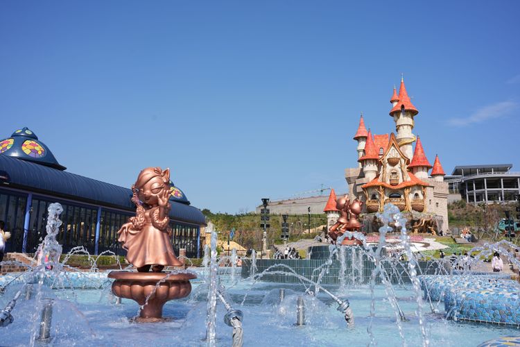 歐式的城堡廣場相當適合拍照打卡。黃盈甄攝