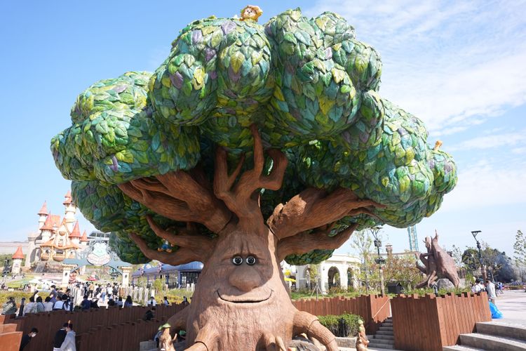 園區地標之一，會說話的大樹「talking tree」。黃盈甄攝