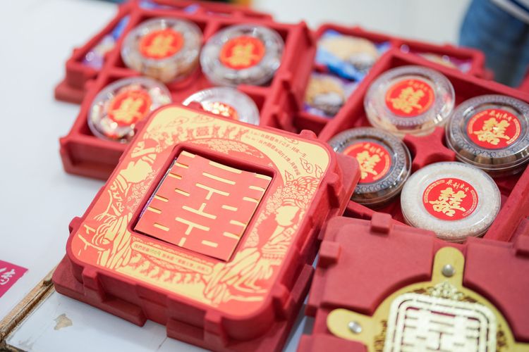共有6層的「香囍臨門」囍字禮盒，將傳統婚禮使用的糕餅精緻呈現。田欣雲攝