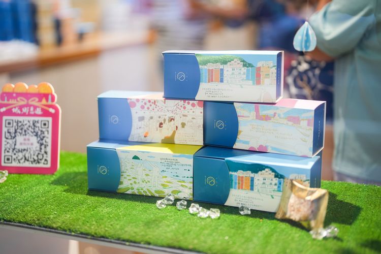 透過設計及包裝，讓「米香」這種傳統禮俗中常用的糕點，變成現代大家可拿來贈送的伴手禮。田欣雲攝