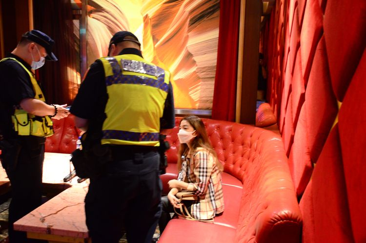 受到疫情擊股災影響，酒店生意大不如前。讀者提供