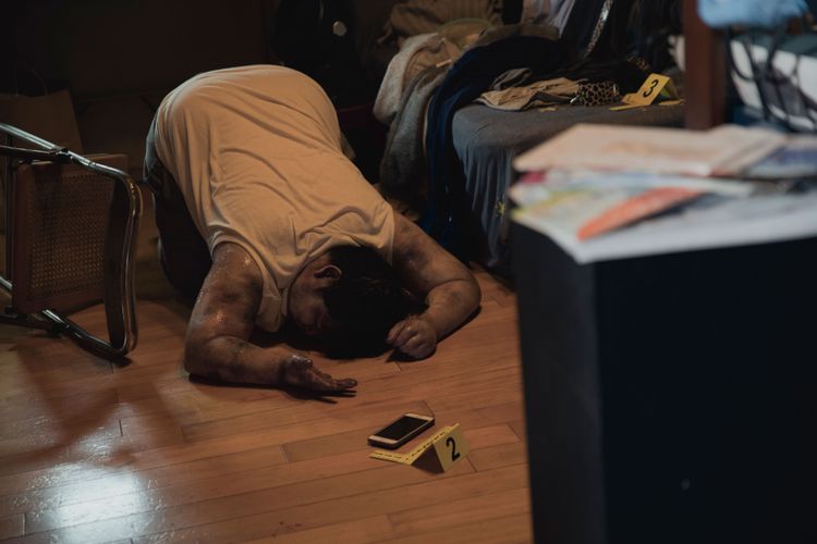 山豬以跪拜姿態趴在地上至少3小時。三禾行銷提供