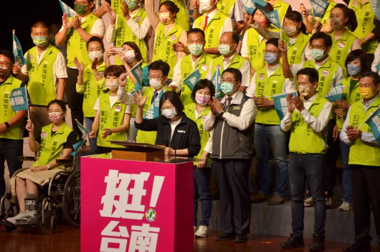 總統蔡英文到場致詞，市長要贏，市議員也要過半。王志弘攝