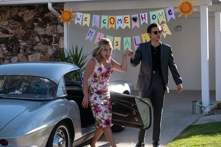 哈利（右）與芙羅倫絲在新片合演一對新婚夫妻。華納兄弟提供