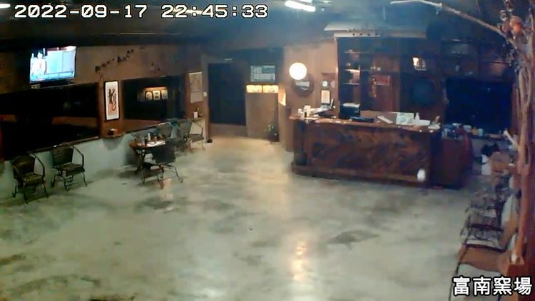 池上鄉的民宿發生地震當時有物品因此掉落。民眾提供