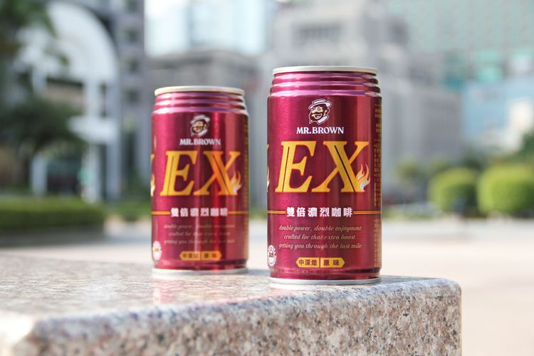 「伯朗EX雙倍濃烈咖啡」是伯朗咖啡今年啟用新LOGO後，推出的第一款新品。業者提供