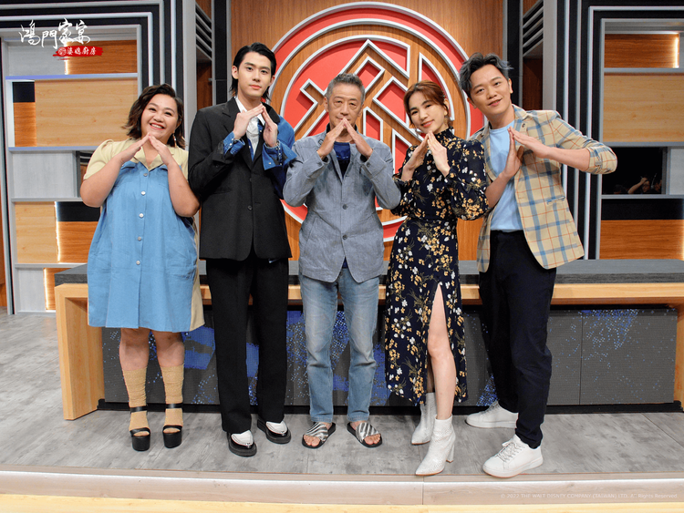 鍾欣凌（左起）、李玉璽、李亞明、Ella、索艾克日前錄影。衛視提供