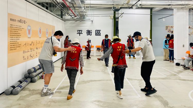 參加文健站的部落爺奶，靜態平衡將較去年相比增加29.3%。古和純攝