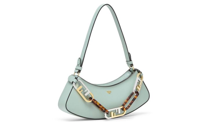 FENDI O’Lock Swingru牛皮肩背包，7萬6000元。品牌提供