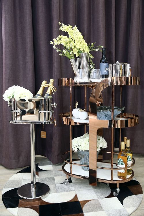 Finara費納拉遠企門市10萬特惠組-餐用推車。業者提供