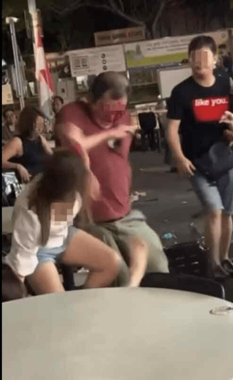 紅衣男疑似身鹹豬手性騷，還對女子動粗。翻攝畫面