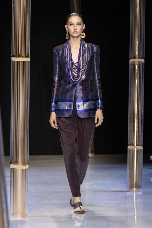 高雅閃燦的風格中還融入跨文化的異域風情。品牌提供