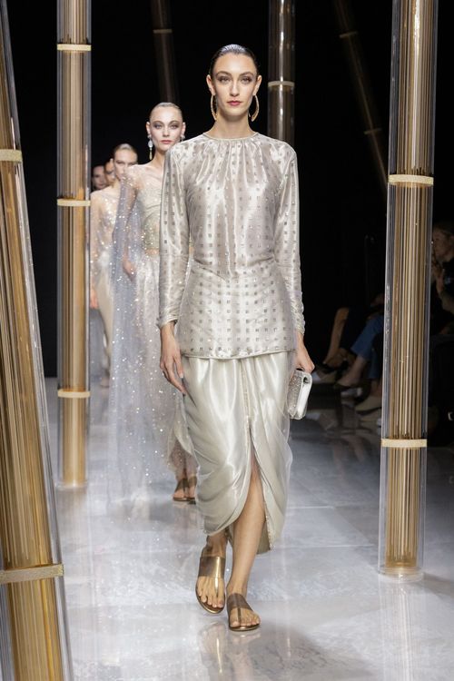 GIORGIO ARMANI 2023春夏女裝系列大秀。品牌提供