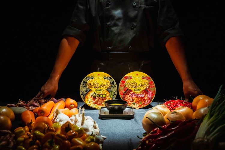 牛肉泡麵王者再臨！滿漢大餐《Gold系列》湯頭、麵體全面升級。業者提供