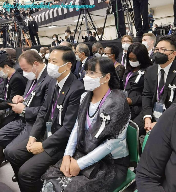 緬甸外交部將駐日大使出席國葬時的照片放在官網及臉書上。翻攝緬甸外交部官網
