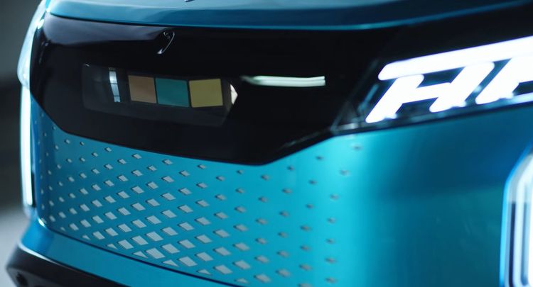 車頭也呈現出漸層菱格的設計筆觸，增添前衛科幻氣息。鴻海影片截圖
