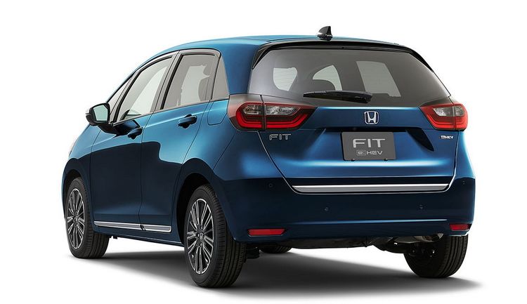 Fit Luxe車型上換新樣式的輪圈造型，並且在車身多處加入了鍍鉻飾條。原廠照片