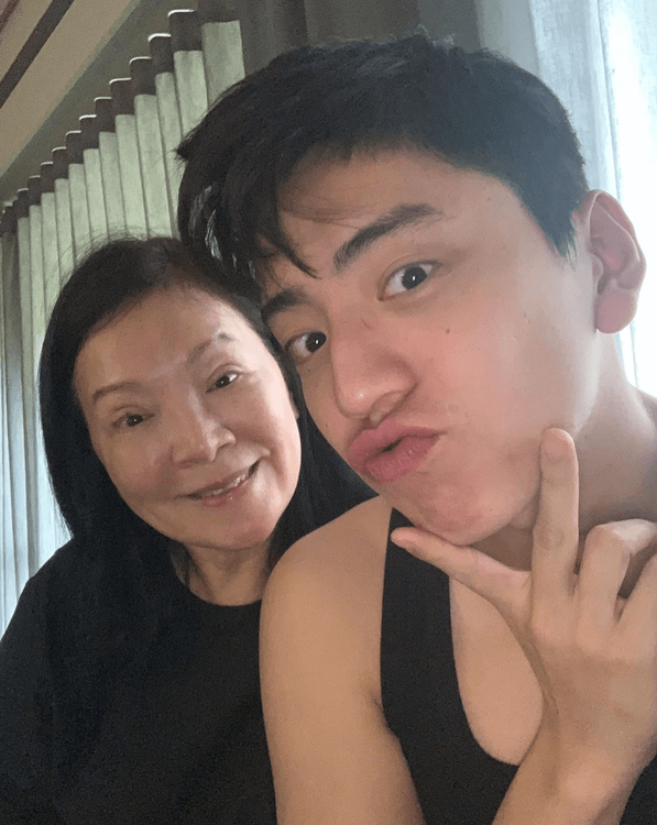 王大陸和媽媽（左）感情非常好。翻攝王大陸IG