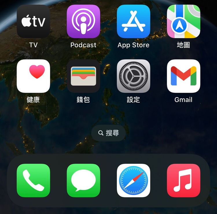至於首頁 Dock 上方的 Spotlight 搜尋介面。螢幕截圖