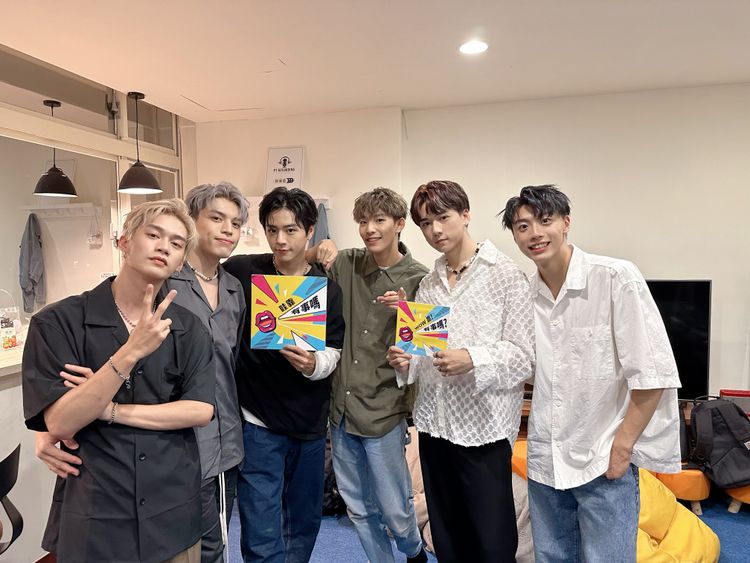 男團Ozone上節目互相爆料。《哇靠有事嗎》提供