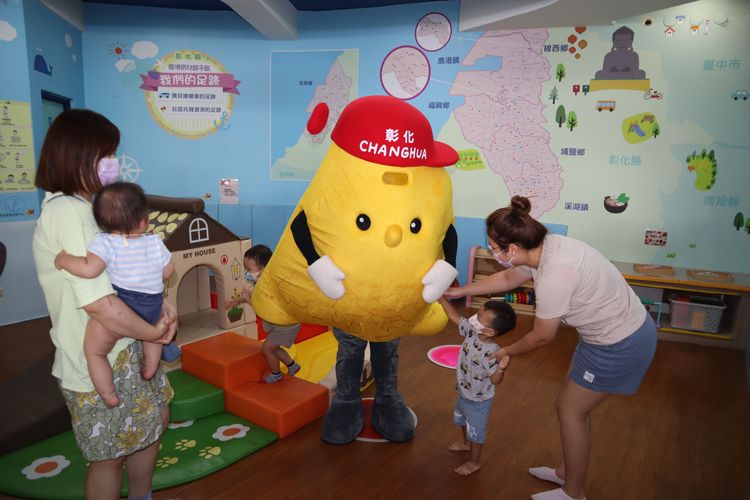 彰化縣志願服務吉祥物寶寶近來頻頻現身。彰縣府提供