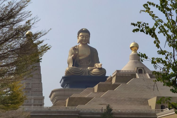 91歲老翁要到佛光山參拜，不料出門就忘了要做什麼。羅琦文攝