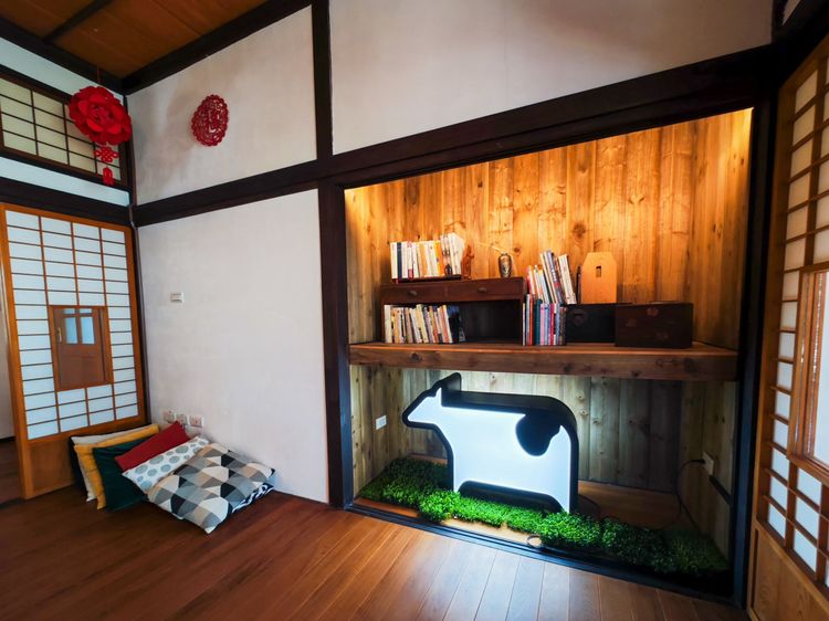 台南發跡的手搖飲品牌「迷客夏」進駐水交社，開了家店名親切的特色餐廳「老張串門」。田欣雲攝