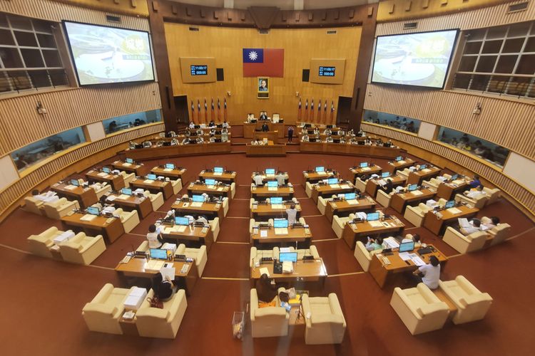 潘孟安施政總報告。羅琦文攝