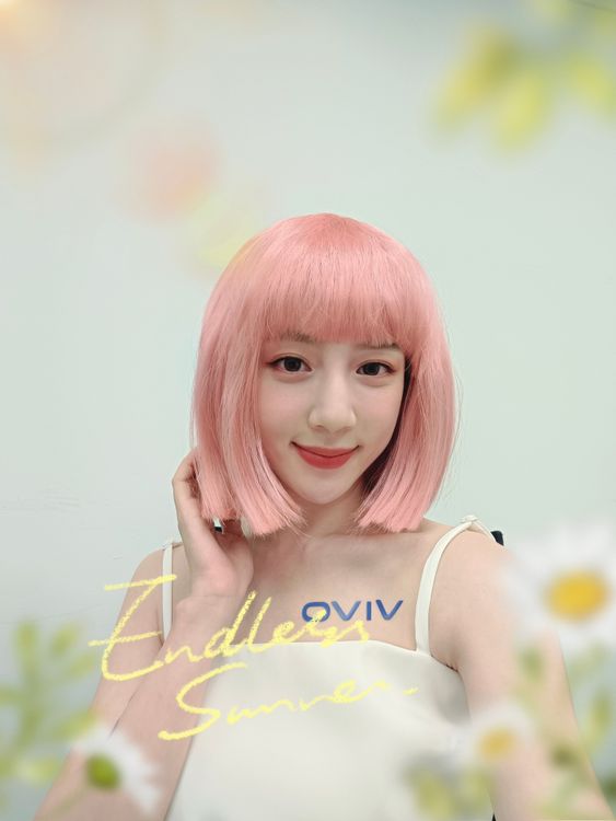 V25 模特兒自拍圖。