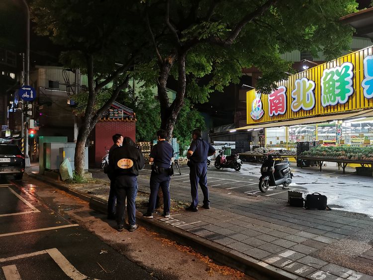 警方在現場調查。陸運鋒攝