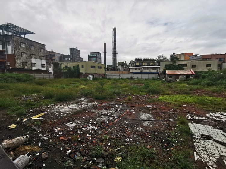 民眾黨宜蘭縣長參選人陳琬惠踢爆對手民進黨江聰淵與宜蘭市代會主席林智勇聯手賤賣宜蘭市產「坤門五段1162號（即圖）」給建商財團。林泊志攝