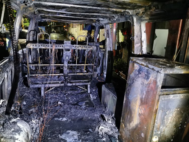 接體車付之一炬。陸運鋒攝