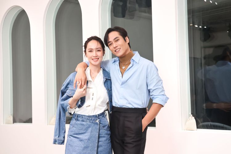  小薰稱現在拚事業中，被求婚的反應是「先不要」，被莊凱勛形容是喜劇節奏。趙世平攝