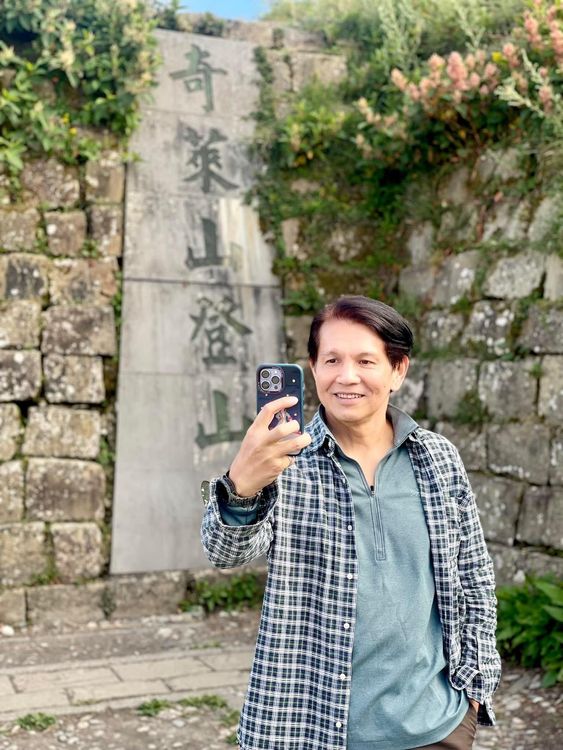 陳沛銘很愛在爬山沿途拍照。翻攝臉書